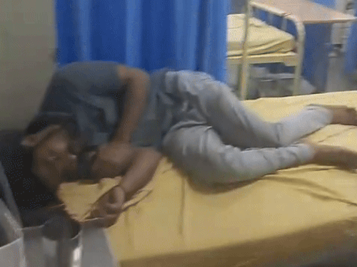 हादसे में कार सवार दोनों घायलों को प्राथमिक उपचार के बाद रोहतक पीजीआई रेफर कर दिया गया है।