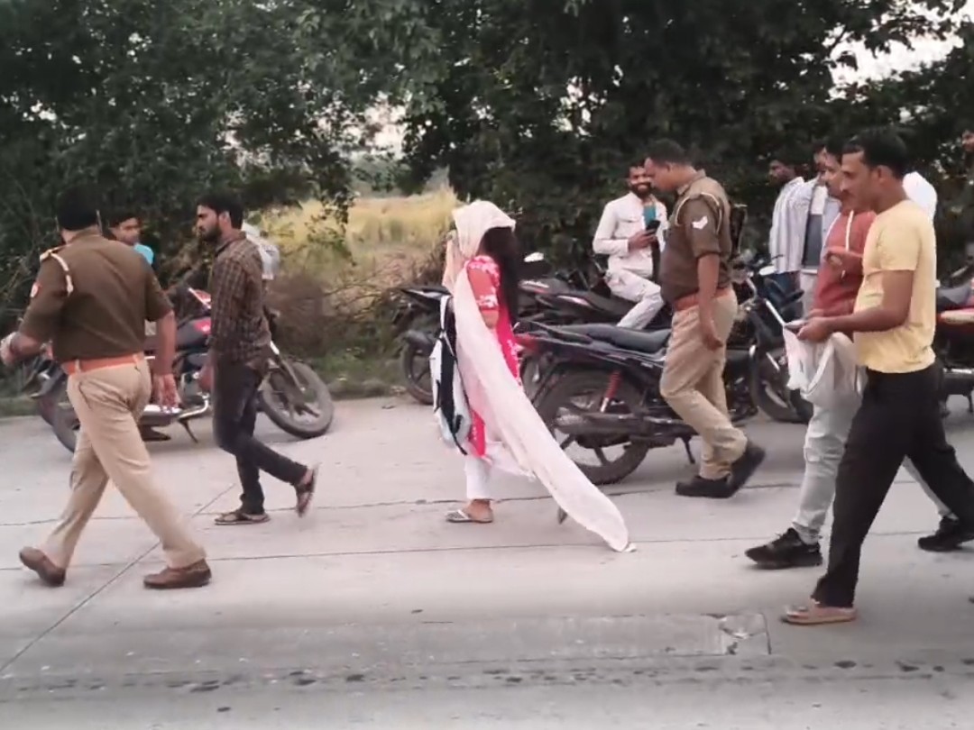 उरई कोतवाली पुलिस मौके पर पहुंचकर दोनों को शांत कराकर थाने ले गई।