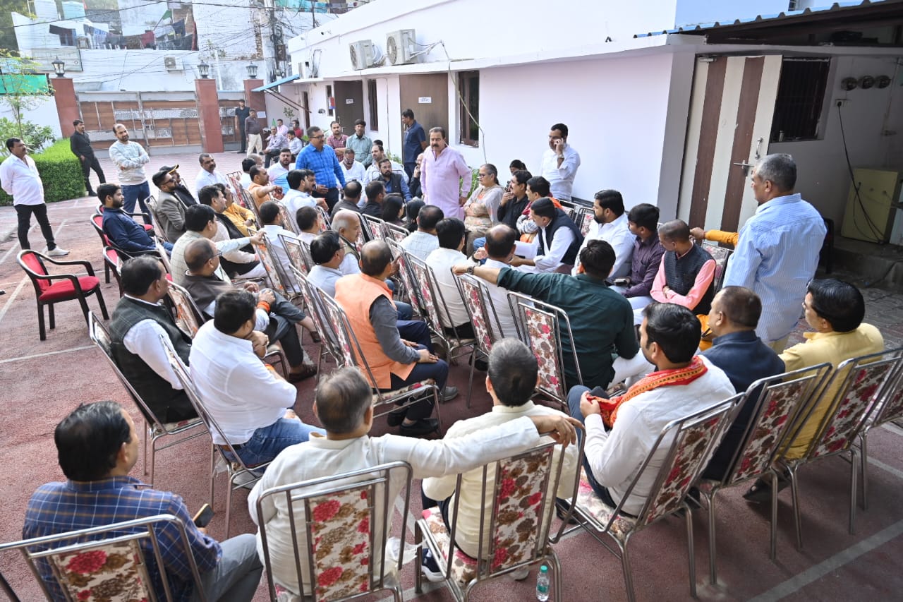 SIR पर मेयर सुषमा खर्कवाल की अध्यक्षता में बैठक हुई। मेयर ने मतदाता सूची में सुधार को जरूरी बताया।