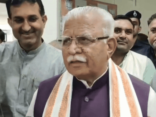 राहुल गांधी पर निशाना साधते केंद्रीय मंत्री मनोहर लाल।