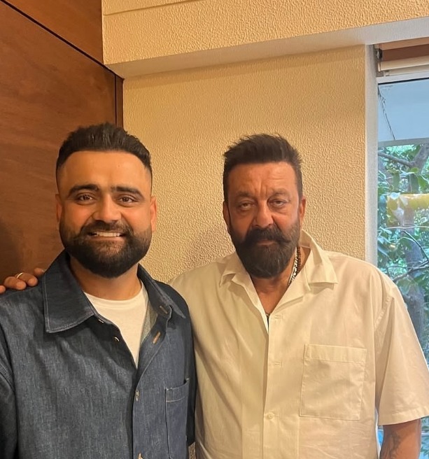 संजय दत्त के साथ अमृत मान।