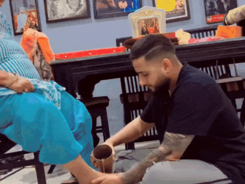 पंजाबी सिंगर ने माता-पिता के पैर धोकर पानी पिया:  17 दिन में हुआ था दोनों का निधन; बोले- मैंने इस्लाम के सिद्धांत तोड़े, अल्लाह माफ करें – Jalandhar News