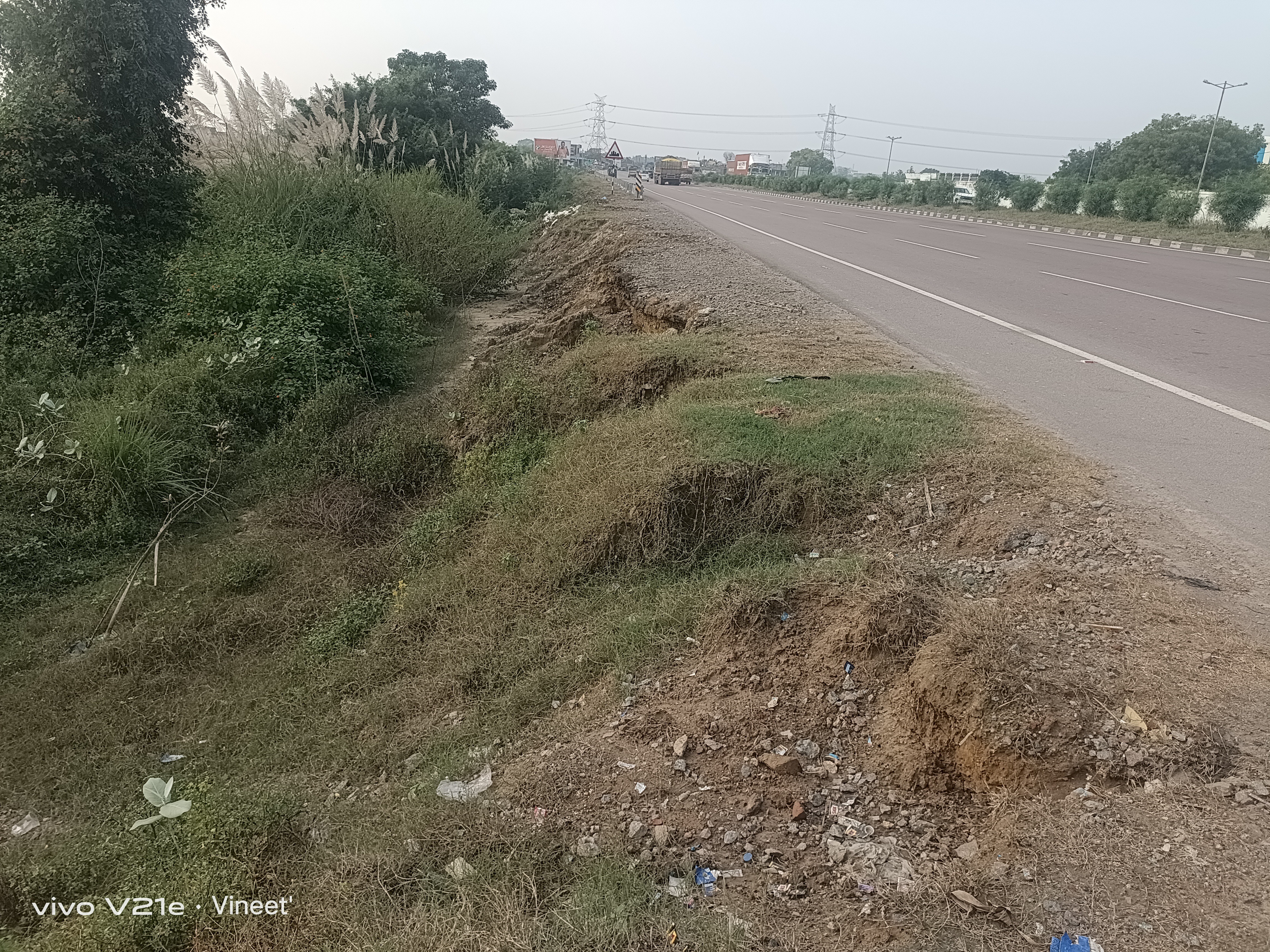 Danger of accident on Fatehpur National Highway