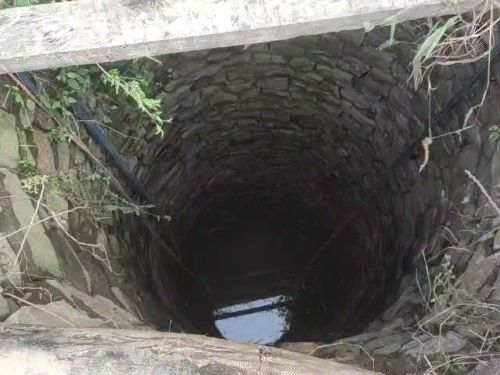 कुएं का पानी खाली कराया गया, जब जाकर शव बाहर निकाला गया।