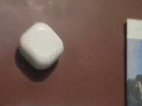 जेल के अंदर मौजूद मोबाइल और अन्य उपकरण।