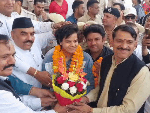 रोहतक के सर्किट हाउस में शेफाली वर्मा का स्वागत किया गया।