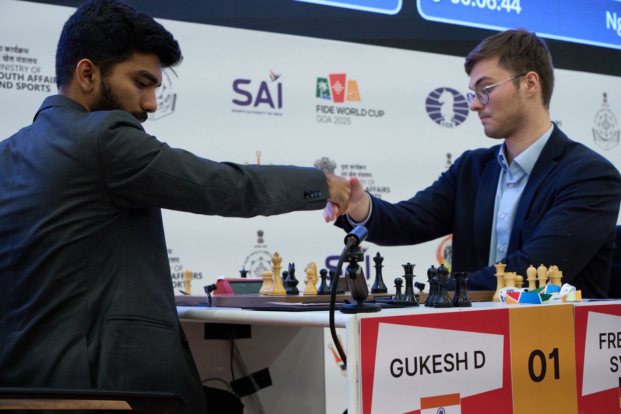 विदित से पहले वर्ल्ड चैंपियन डी गुकेश बाहर हुए थे।