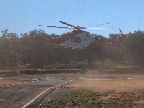राहुल हेलिकॉप्टर द्वारा पचमढ़ी से भोपाल के लिए रवाना हुए। उनके साथ पीसीसी चीफ जीतू पटवारी और नेता प्रतिपक्ष उमंग सिंघार भी थे।