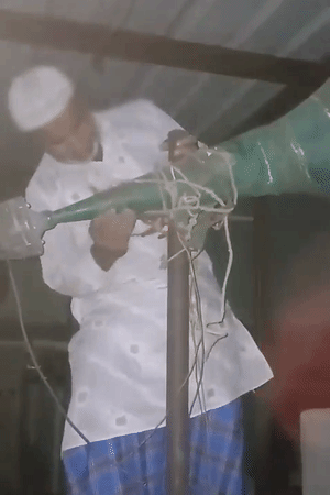 मस्जिदों में भी वहां के लोगों से खुद ही लाउडस्पीकर हटवा दिए गए।