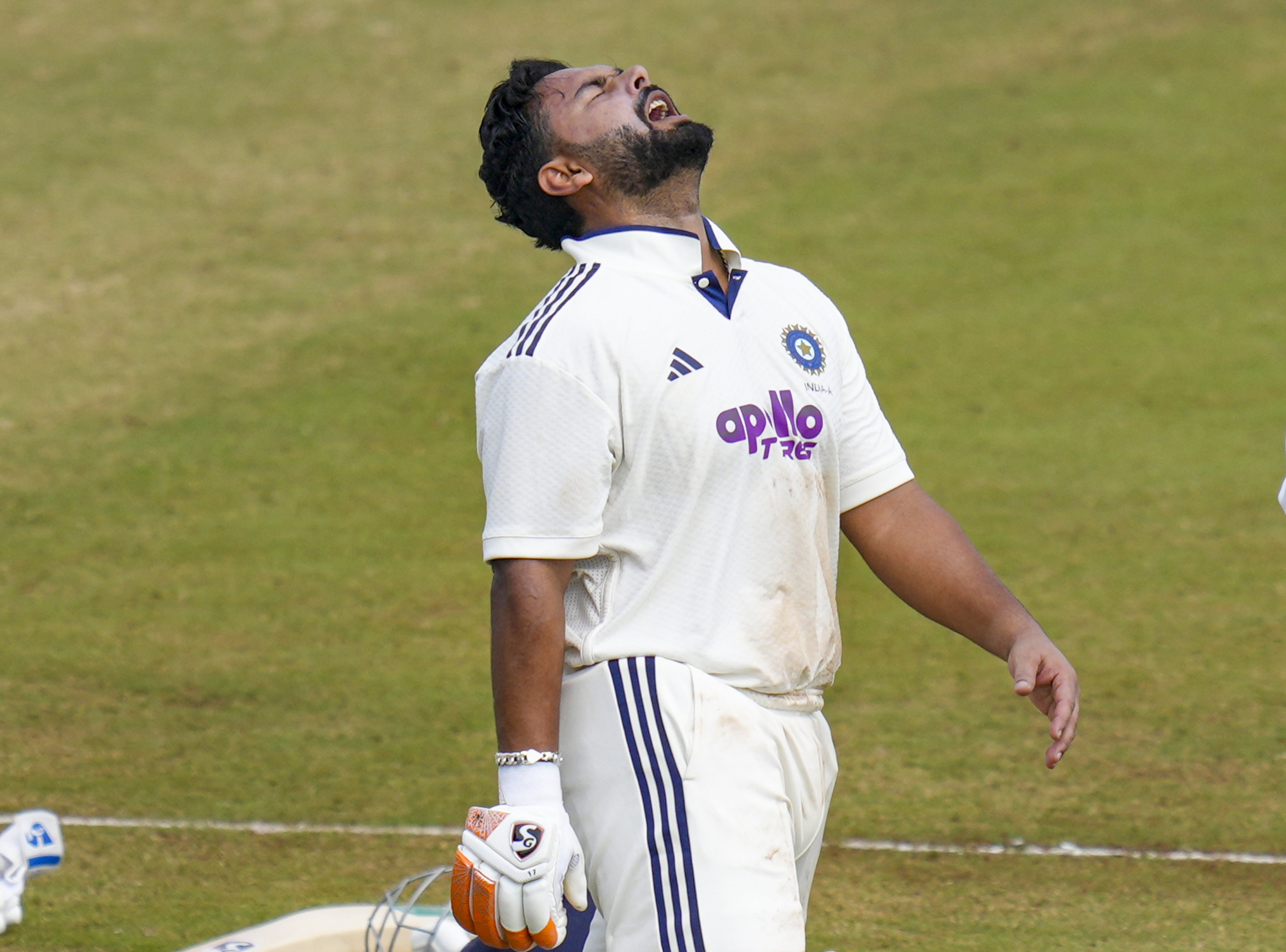 इंजर्ड होने के बाद ऋषभ पंत को रिटायर्ड हर्ट होना पड़ा था।