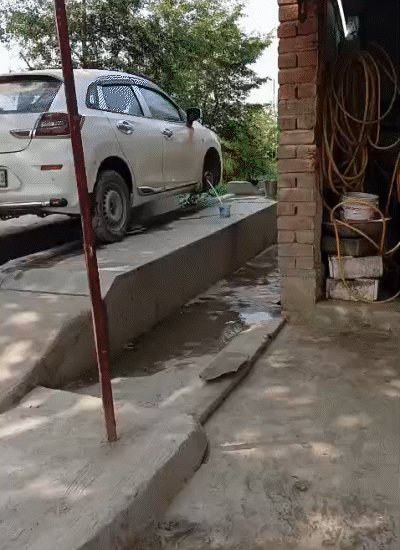 प्रीति के चाचा का गैराज, जहां अक्सर अभिषेक अपने प्रेमिका प्रीति से मिलने आता था।