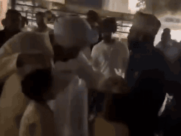 सिख बच्चों के जूड़े पकड़कर टिप्पणी करते हुए राजा वड़िंग, यह वीडियो सुखबीर सिंह बादल ने शेयर किया है।