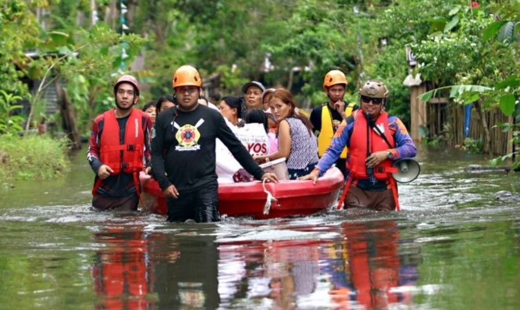 फिलीपींस में और तेज हवाएं और ऊंची समुद्री लहरों की चेतावनी जारी की गई है।