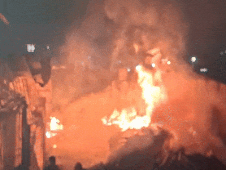 5 से 6 आरा मशीनें पूरी तरह से जल गई है। ढाई करोड़ रुपए से ज्यादा का नुकसान हुआ है।