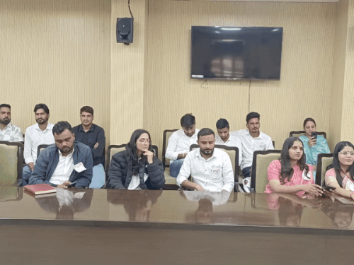 शेखावाटी यूनिवर्सिटी में हुई नेशनल एनवायरमेंट यूथ पार्लियामेंट में मौजूद प्रतिभागी।