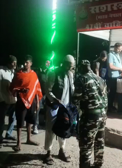 रक्सौल बॉर्डर पर नेपाल से आने वाले लोगों की चेकिंग की जा रही है।