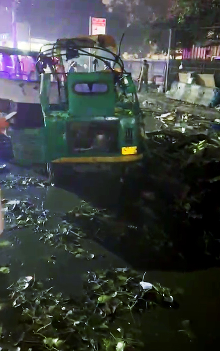 जहां ब्लास्ट हुआ था। वहां ये ऑटो भी मौजूद था। धमाके के बाद इसकी बॉडी मुड़ गई। ऑटो जल गया।