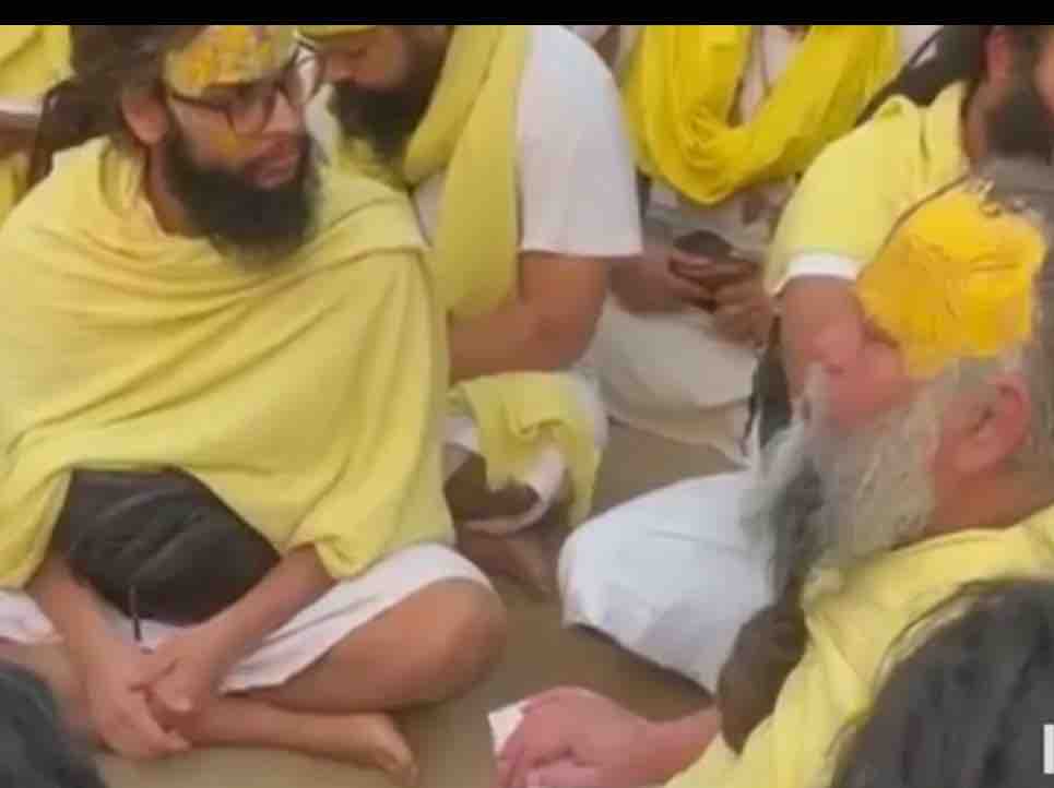 Mansarowar Math Mathura Premananda Maharaj suddenly reached Radha Rani Mansarovar in Mathura