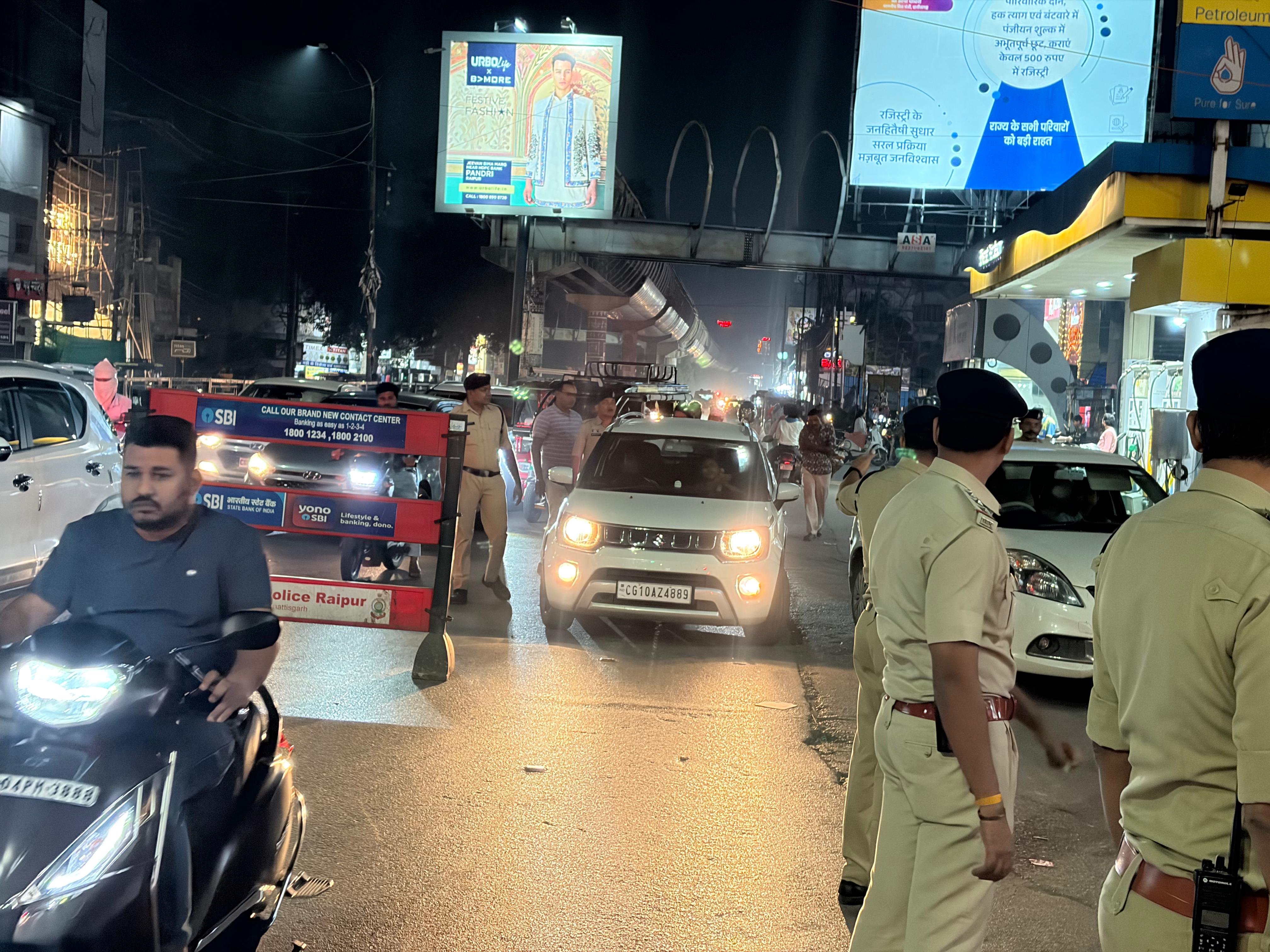 रायपुर में भीड़ वाले इलाकों में लगातार निगरानी के निर्देश दिए गए हैं।