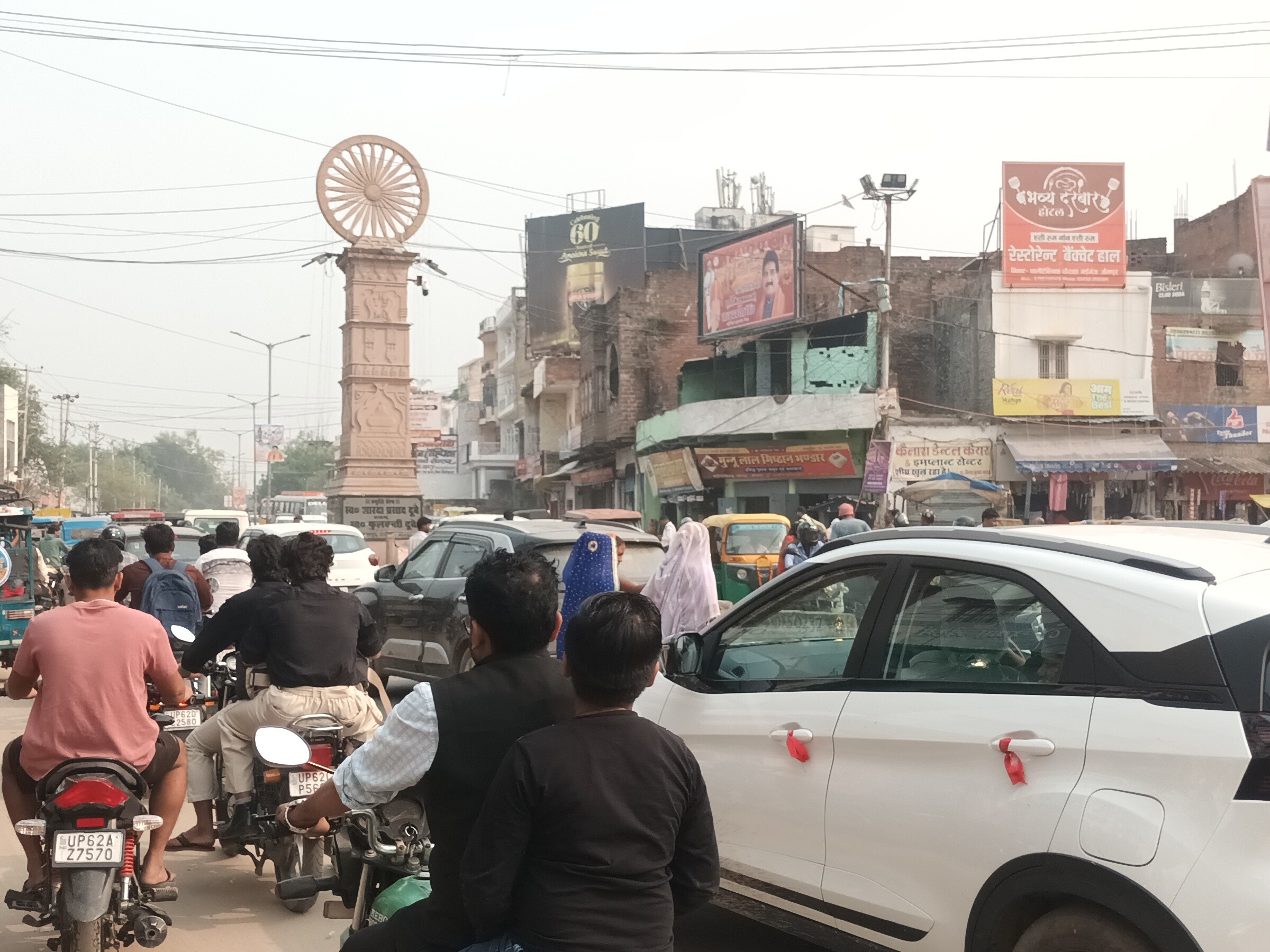 Qr Code On Rickshaw QR code system will be installed on e-rickshaws in Jaunpur | जौनपुर में ...