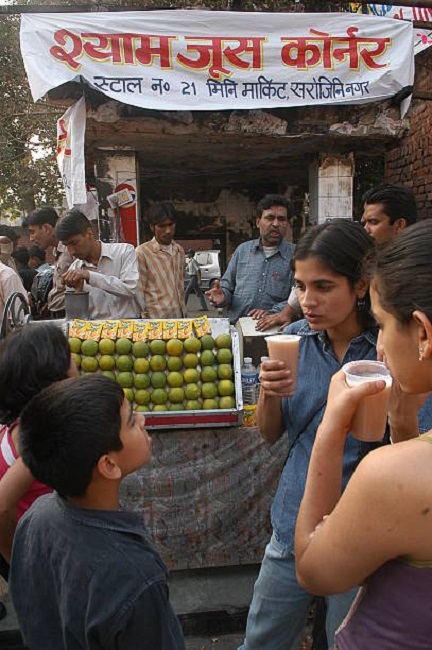 2005 में धनतेरस के दिन इसी दुकान में बम ब्लास्ट हुआ था। सोर्स : इंडिया टुडे