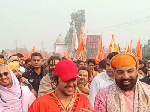 फरीदाबाद में धीरेंद्र शास्त्री की यात्रा में सुबह मेवाड़ के पूर्व राजपरिवार के सदस्य लक्ष्यराज सिंह मेवाड़ शामिल हुए थे।