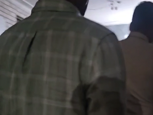 पुलिस ने सड्डू इलाके में स्थित शिवेंद्र वर्मा के घर पर दबिश दी है।