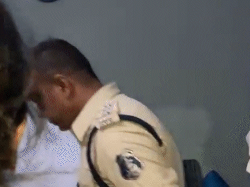 अमित बघेल की तलाश में परिचितों के घर पुलिस लगातार छापेमारी कर रही है।