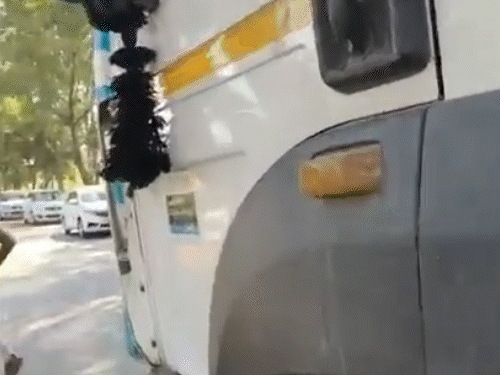 हादसे के बाद घंटों तक सड़क पर लंबा जाम लगा।