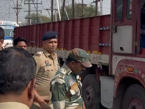 पुलिस की समझाइश के बाद लोग शांत हुए और जाम हटाया, करीब 2 घंटे तक जाम लगा रहा।