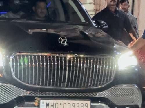 ब्रीच कैंडी अस्पताल पहुंचे सलमान खान। एक्टर सोमवार सुबह ही मुंबई लौटे हैं।