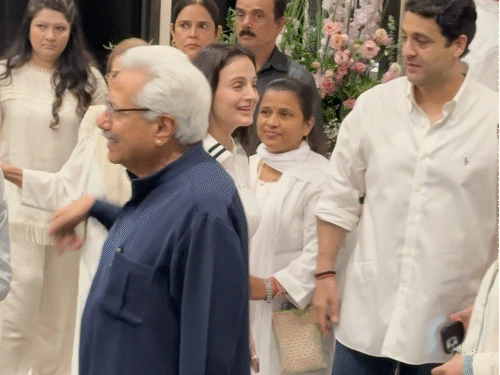 एक्ट्रेस अमीषा पटेल भी प्रेयर मीट में शामिल हुईं।