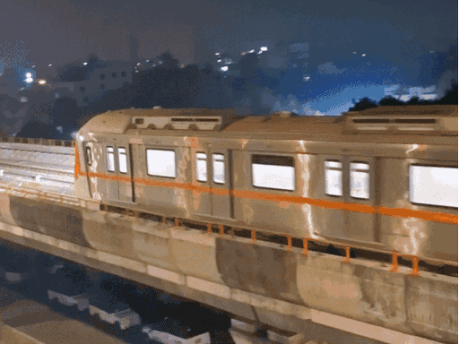 भोपाल में पहला मेट्रो रूट एम्स से करोंद तक 16.05 किलोमीटर लंबा है।