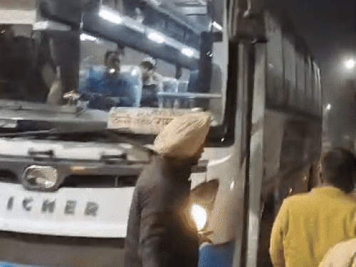 अंबाला में हरियाणा रोडवेज की बस रुकवाकर यात्रियों के सामान की चेकिंग की गई।