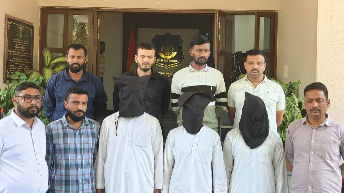 गुजरात ATS ने जिन तीनों आरोपियों को गिरफ्तार किया है उसमें से एक ने चीन से पढ़ाई की है। इनके पाकिस्तान के अलावा अफगानिस्तान से भी संबंध है।