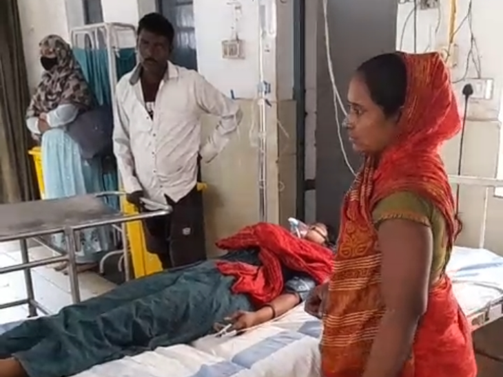 पूर्णिया में मामूली बात पर ताबड़तोड़ फायरिंग:  दरवाजे पर कुर्सी लगाने से मना करने पर बरसाईं गोलियां, गंभीर हालत में महिला GMCH में एडमिट – Purnia News