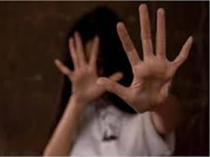 ससुर ने अकेला पाकर रेप की कोशिश की।