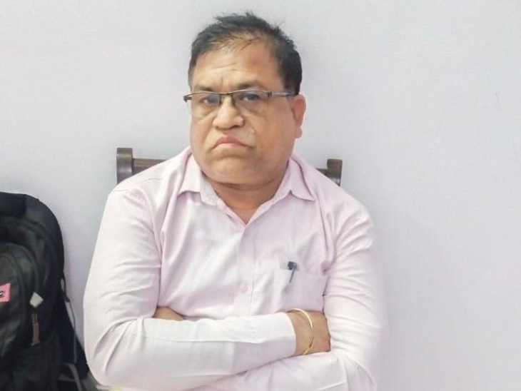 किसान से रिश्वत की डिमांड करने वाला नायब तहसीलदार देश कुमार कुर्रे।