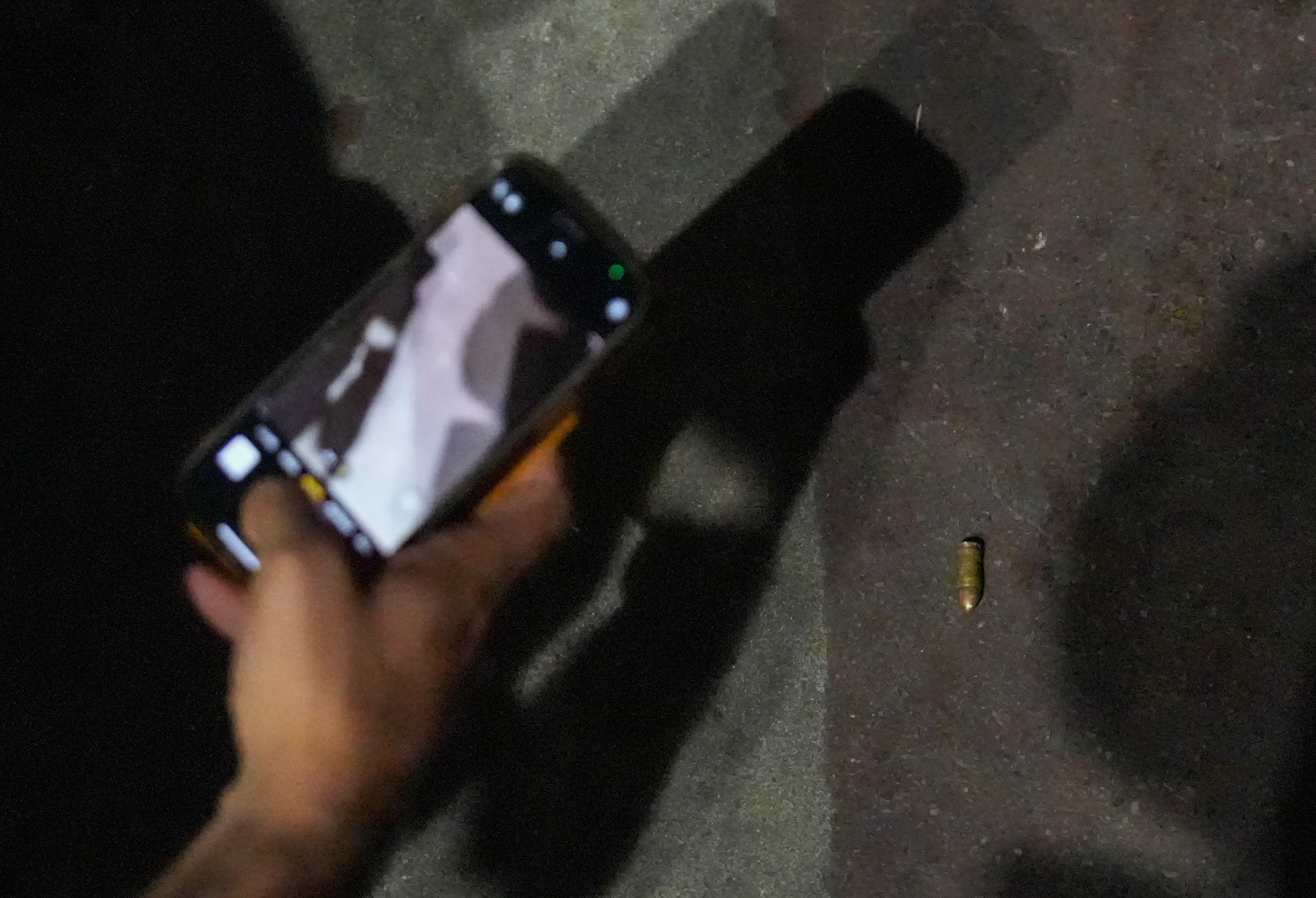 घटनास्थल पर पुलिस को बंदूक की गोली भी बरामद हुई।