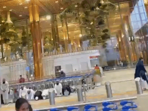 बेंगलुरु एयरपोर्ट में नमाज पढ़ने का वीडियो, BJP का विरोध:  पूछा- RSS पथ संचलन पर कर्नाटक सरकार को आपत्ति है; क्या इसे CM ने मंजूरी दी