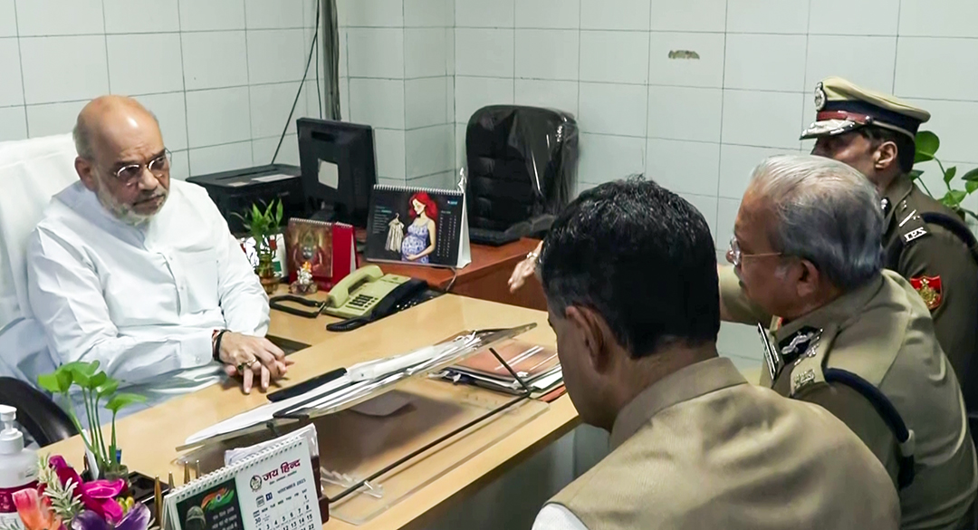 दिल्ली पुलिस और केंद्रीय रिजर्व फोर्स के सीनियर अफसरों से केंद्रीय गृह मंत्री अमित शाह ने मुलाकात की। उन्होंने घटना को लेकर पूरी जानकारी ली।