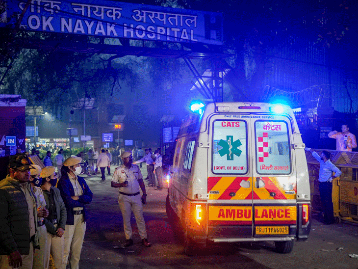 दिल्ली के लाल किला के पास सोमवार शाम हुए कार ब्लास्ट में हमलावर भी मारा गया है। - Dainik Bhaskar