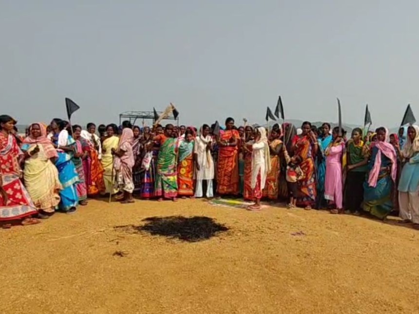 मैथन डैम में एडवेंचर बोटिंग का विरोध:  ग्रामीणों ने उद्घाटन रद्द कराया, विधायक-परियोजना प्रमुख का पुतला फूंका – Dhanbad News