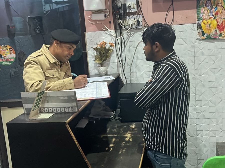 पलवल में पुलिस अलर्ट, चलाया सर्च ऑपरेशन:  बॉर्डर- भीड़भाड़ वाले इलाकों में चेकिंग, स्टेशन पर यात्रियों के सामान की जांच, होटल खंगाले – Palwal News