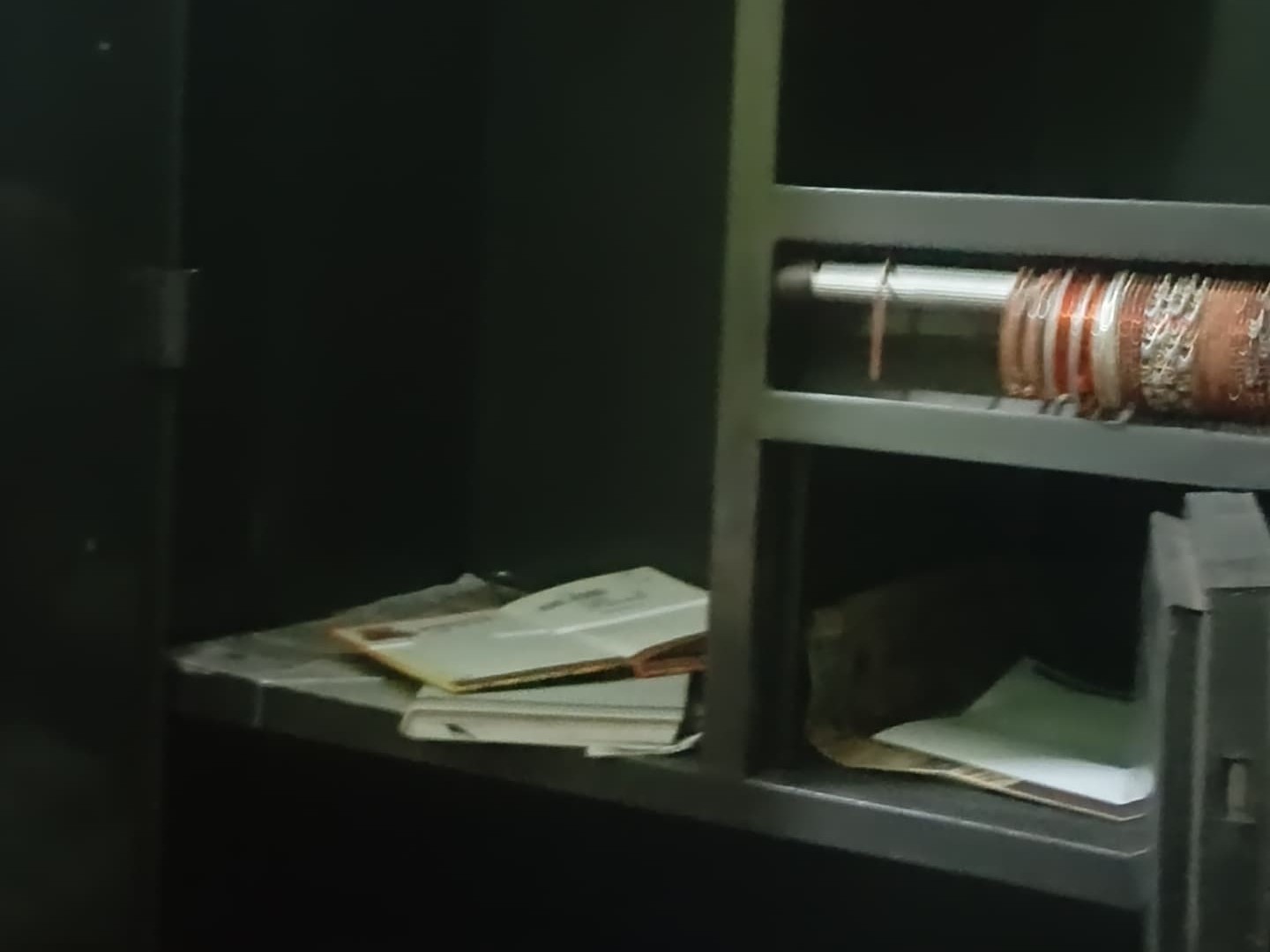 पाकुड़ में फाइनेंस कर्मी के घर लाखों की चोरी:  जेवर, नगदी और स्मार्ट टीवी ले गए चोर; CCTV में कैद हुई वारदात – Pakur News