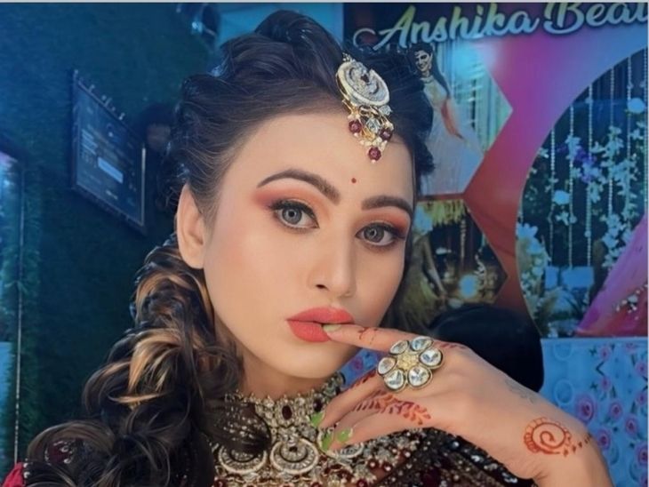 खुशबू बैंक की नौकरी छोड़कर मॉडलिंग करने लगी थी।