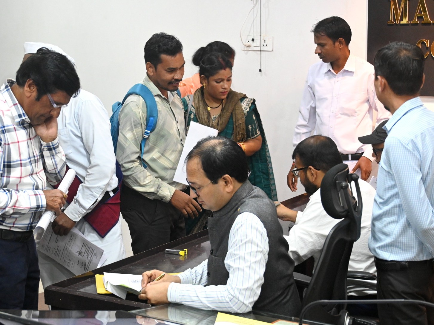 जनदर्शन में शराब दुकान, सड़क अतिक्रमण का विरोध:  बिलासपुर कलेक्टर संजय अग्रवाल ने आबकारी, राजस्व विभाग को कार्रवाई के निर्देश दिए – Bilaspur (Chhattisgarh) News
