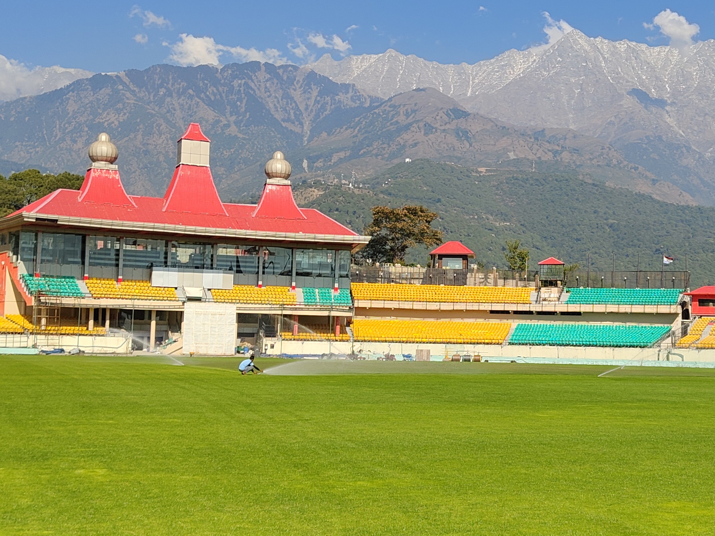 इंटरनेशनल क्रिकेट स्टेडियम धर्मशाला।