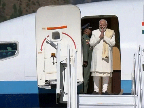 पीएम मोदी मंगलवार को सुबह 10:30 बजे के करीब भूटान दौरे पर पहुंचे हैं। यह 11 साल उनकी भूटान की चौथी यात्रा है।