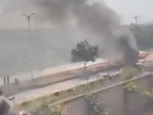 इस्लामाबाद में डिस्ट्रिक्ट ज्यूडिशियल कॉम्प्लेक्स के पास धमाका हुआ।